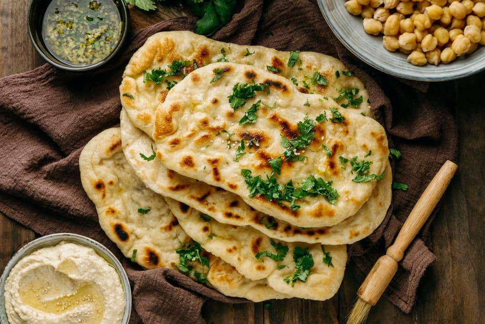 ilustrasi garlic cheese naan