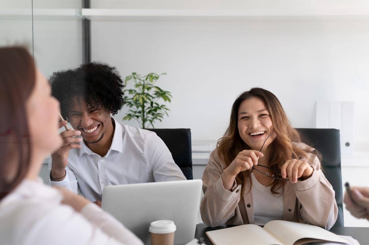 ilustrasi orang tertawa