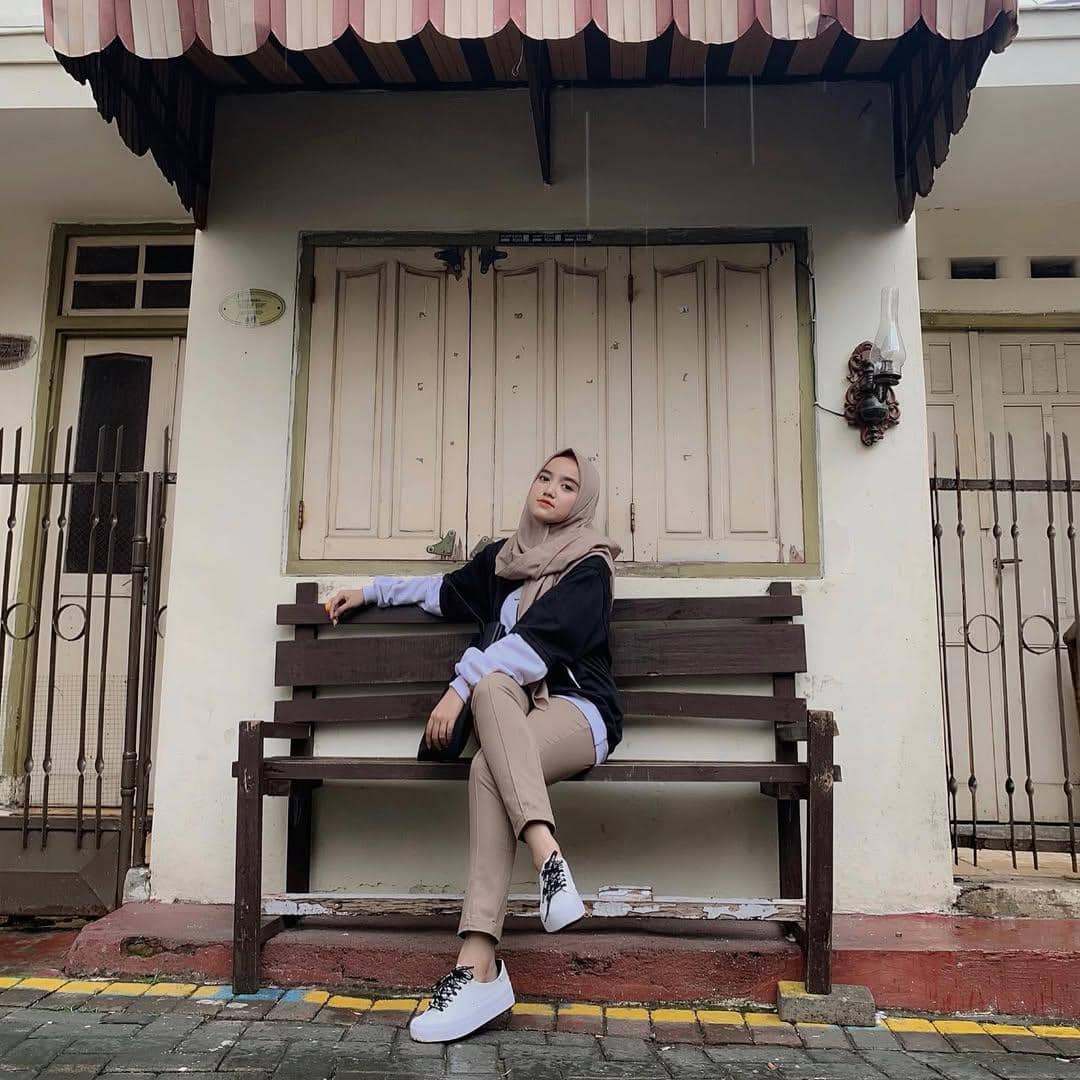 padu padan outfit untuk kuliah ala Wirda Mansur