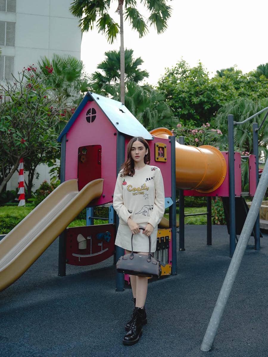 OOTD feminin minimalis ala Syifa Hadju