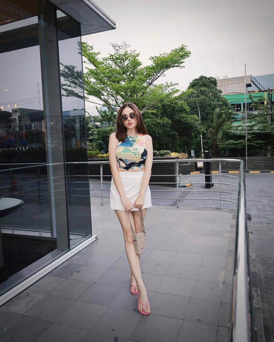 OOTD feminin minimalis ala Syifa Hadju