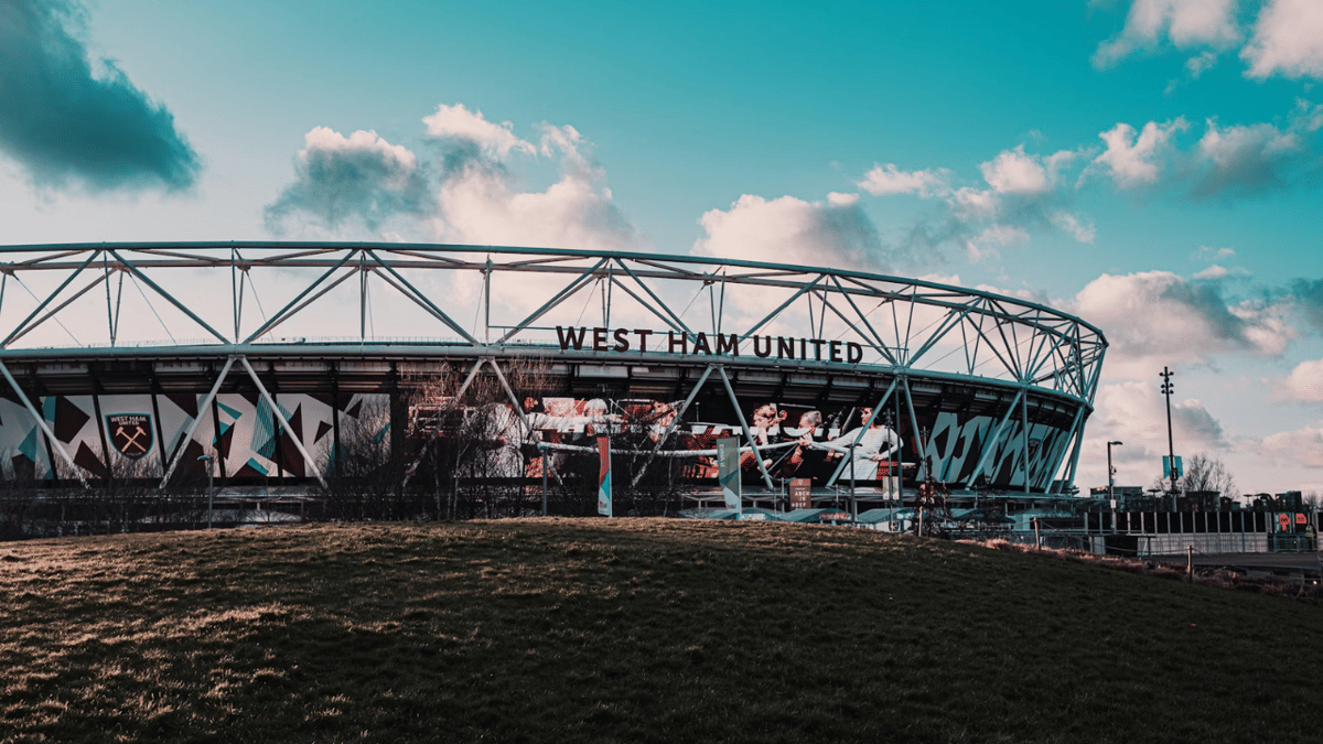 ilustrasi kandang West Ham United Olympic London Stadium