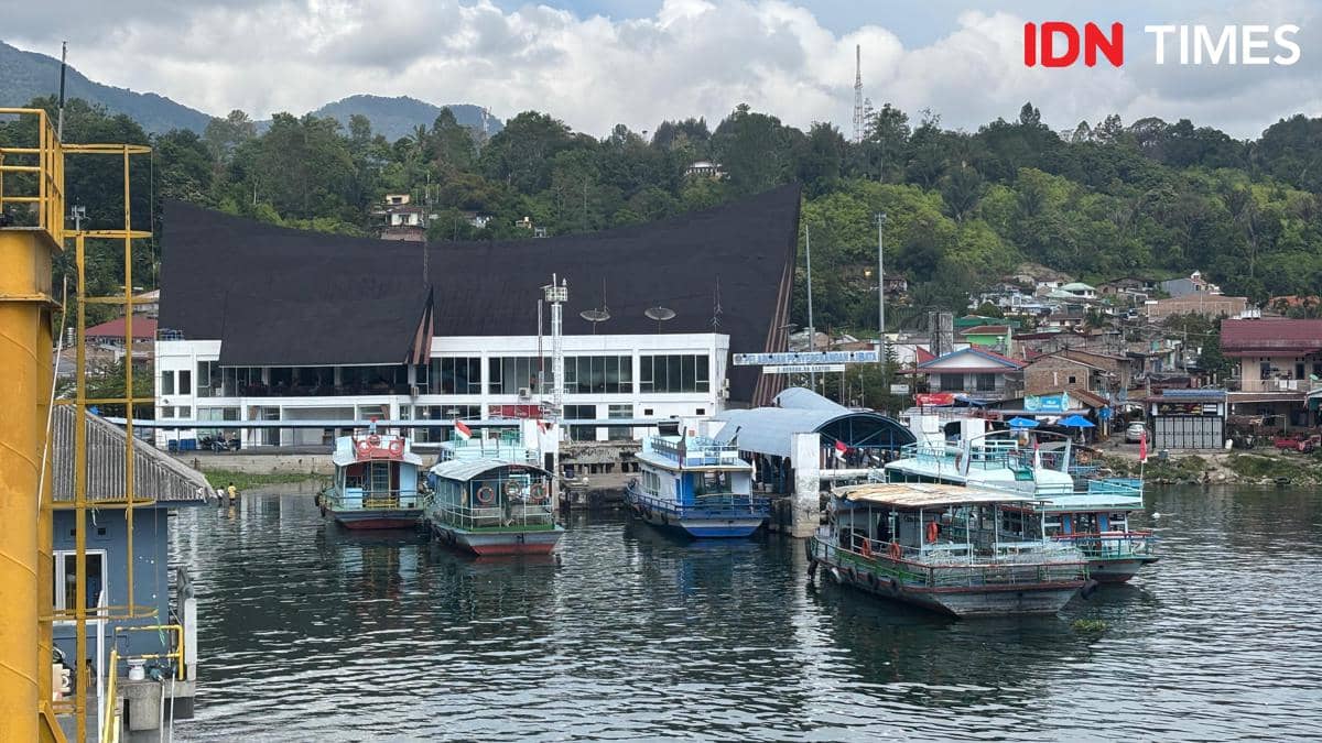 Pelabuhan Penyebrangan Ajibata (Mangara Wahyudi)
