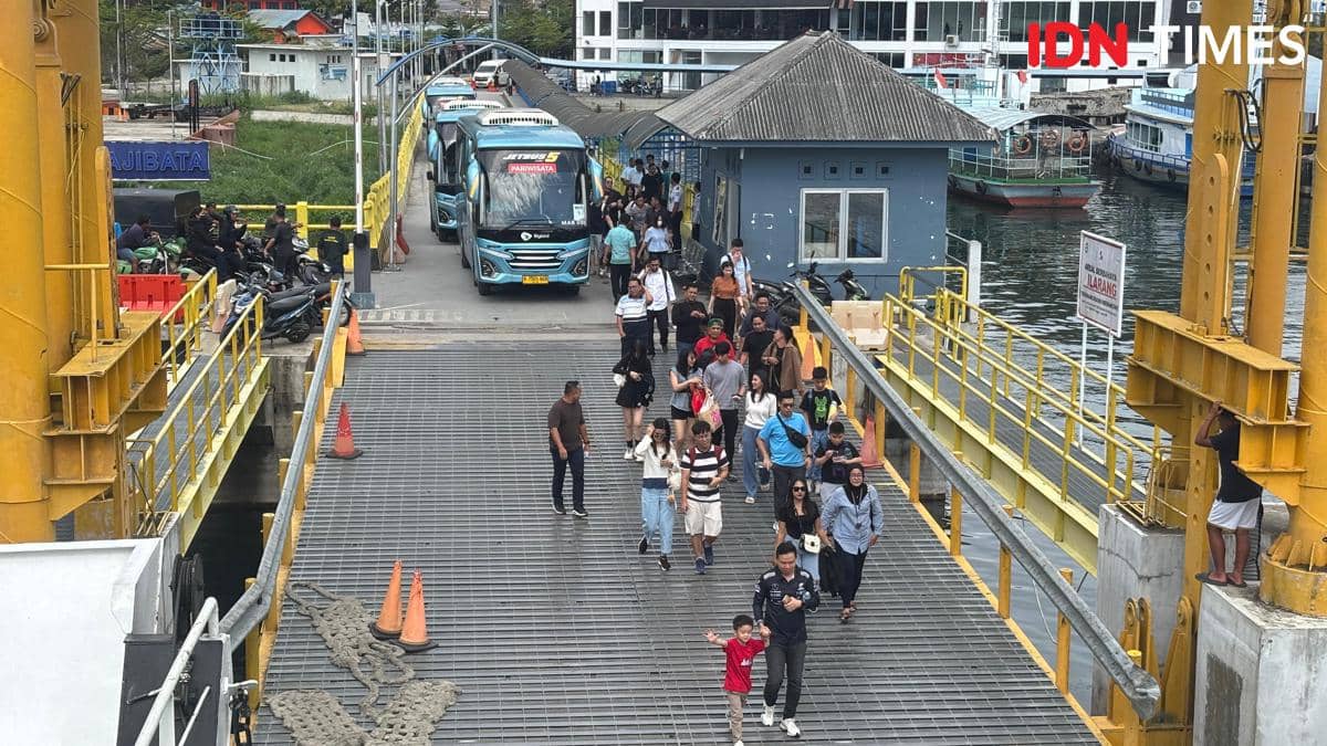 Pelabuhan Penyebrangan Ajibata (Mangara Wahyudi)