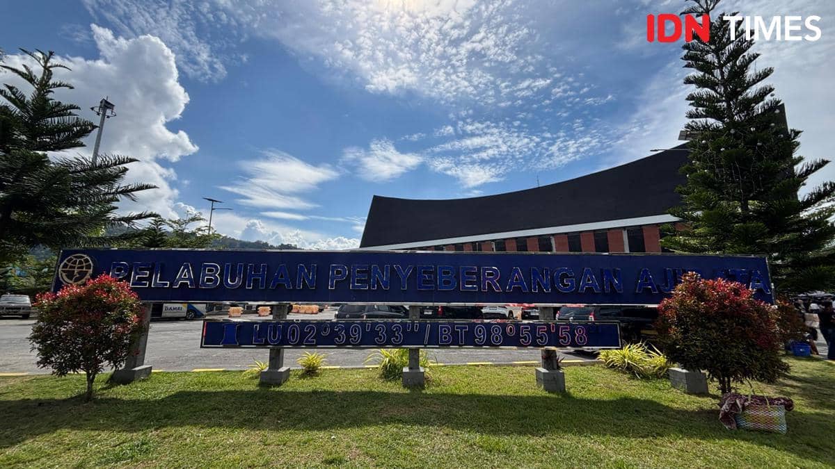 Pelabuhan Penyebrangan Ajibata (Mangara Wahyudi)