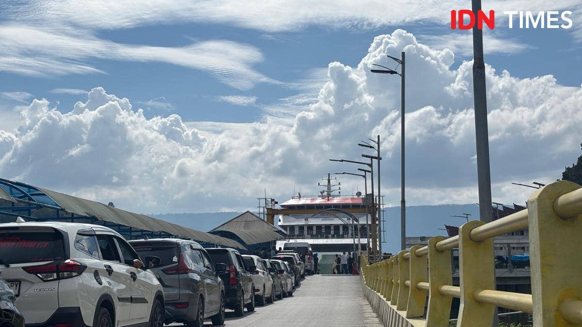 Pelabuhan Penyebrangan Ajibata (Mangara Wahyudi)
