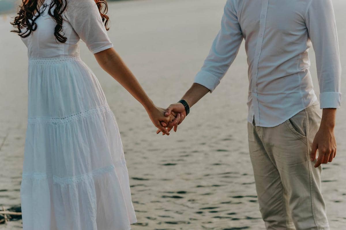 ilustrasi pasangan bahagia