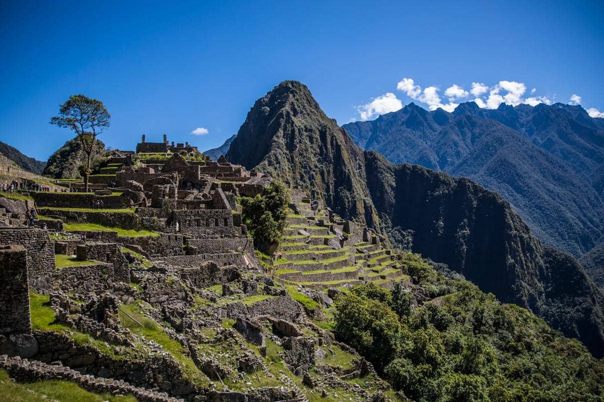 Machu Picchu, sebuah benteng Inca kuno yang terletak di Pegunungan Andes, Peru.