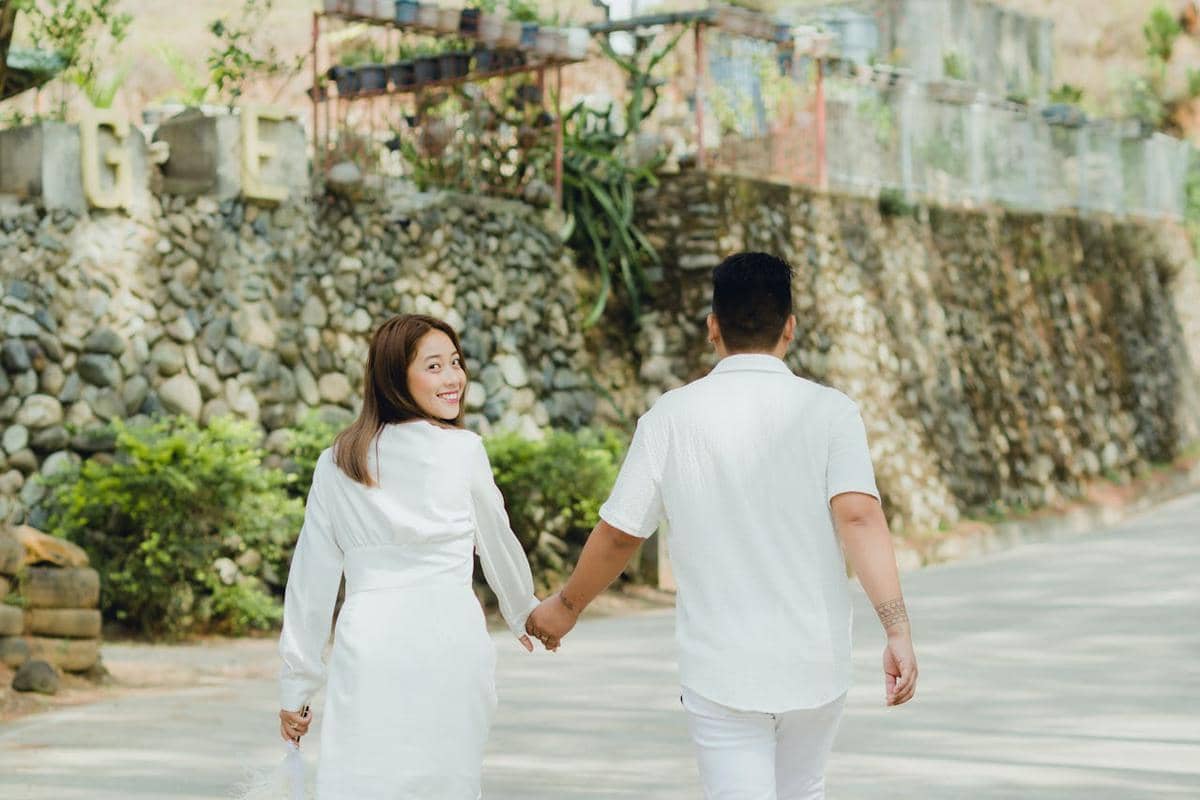 ilustrasi pasangan bahagia