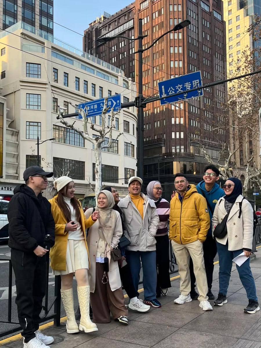Irfan Hakim dan tim FYP liburan ke Shanghai.