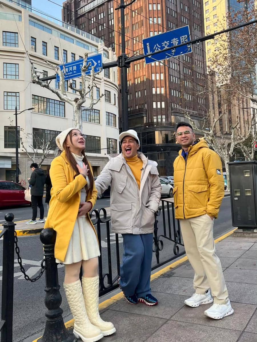 Irfan Hakim dan tim FYP liburan ke Shanghai.