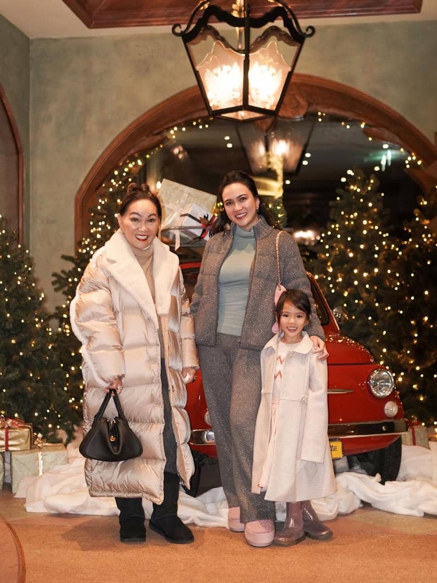 Shandy Aulia liburan ke Eropa dengan ibu dan buah hati.