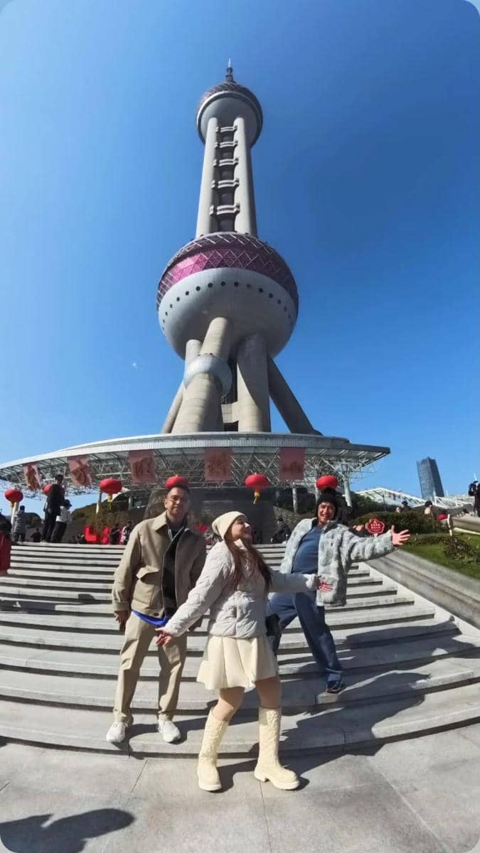 Irfan Hakim dan tim FYP liburan ke Shanghai.