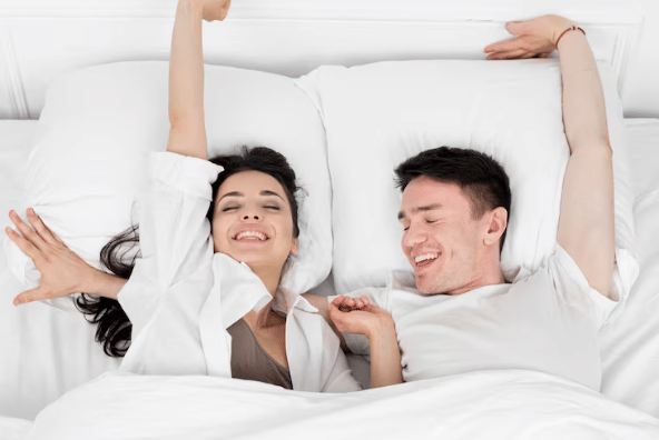 pasangan baru bangun tidur