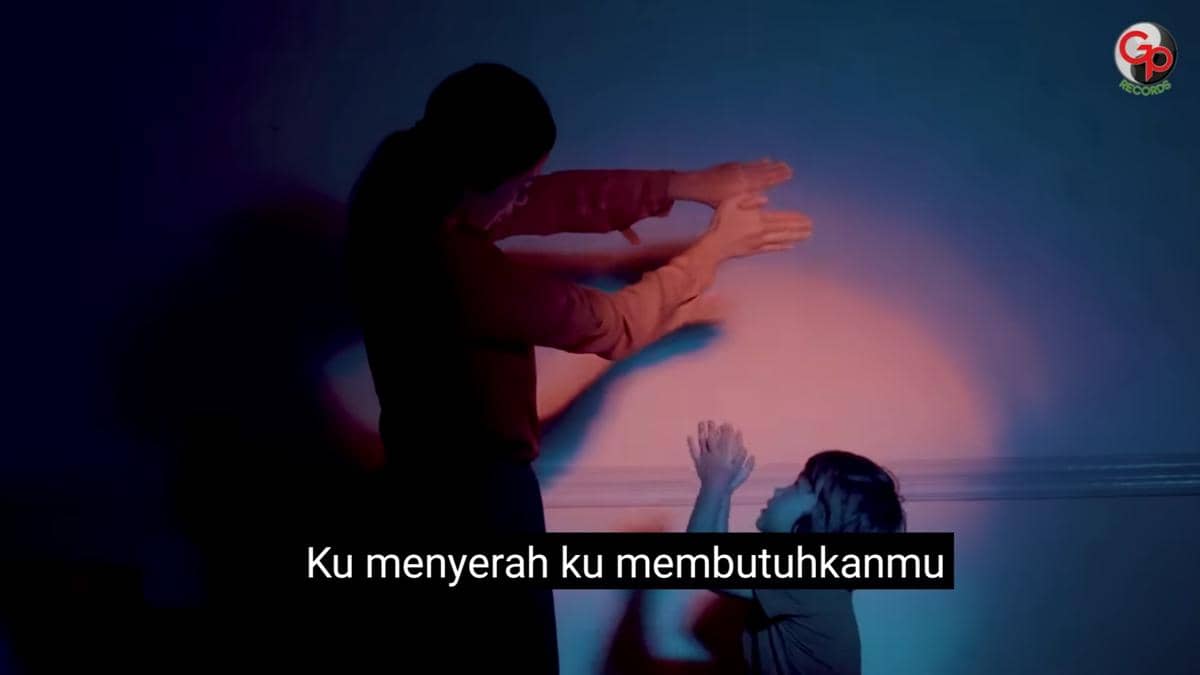 cuplikan video klip "Jangan Dulu Pergi"