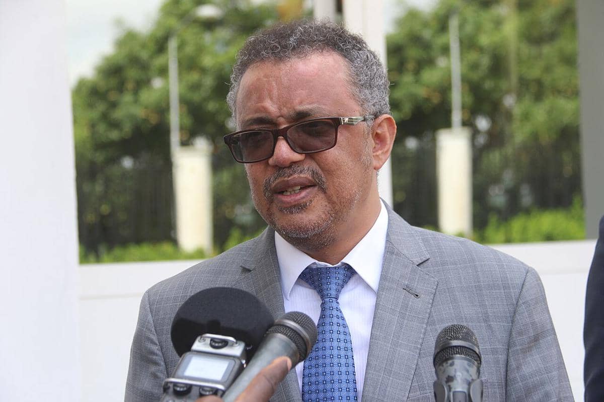 Ketua WHO, Tedros Adhanom Ghebreyesus, sedang diwawancarai wartawan.