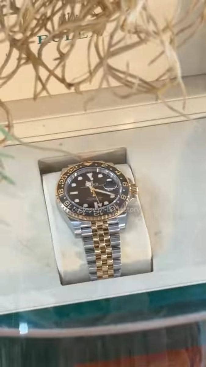 Barang Branded di Lamaran Syifa Hadju dan El Rumi 