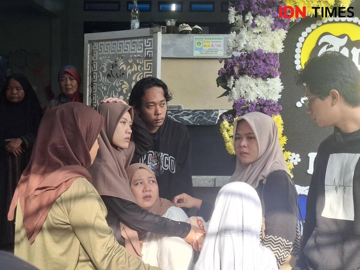 Shinta Jayanti istri almarhum Dwi Mardiono korban kecelakaan pesawat ATR.