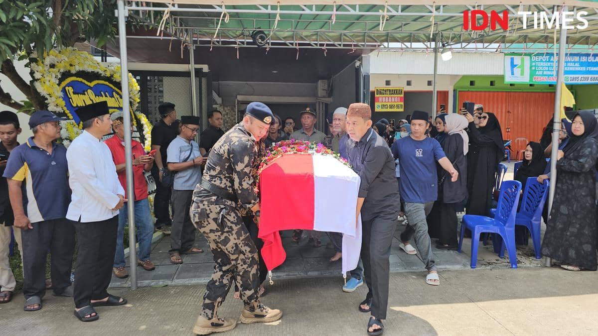 Peti jenazah Capt. Andy Dahananto di rumah duka