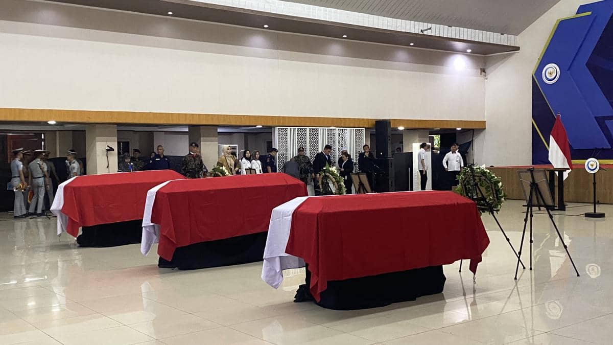 Upacara penghormatan dan pelepasan Ferry Irawan, Yoga Naufal dan Andy Dahananto 