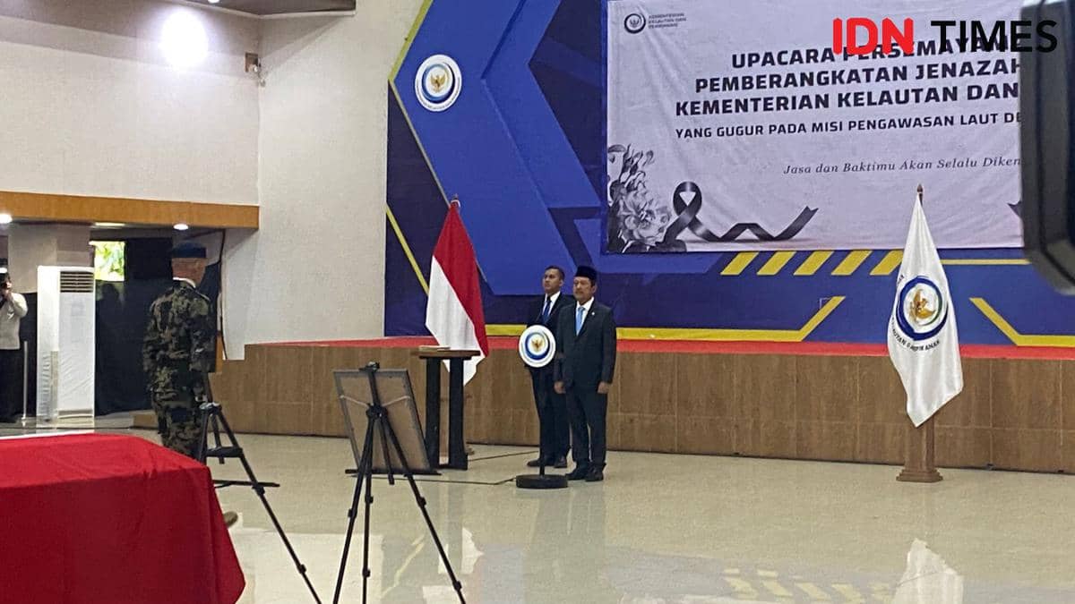 Upacara Persemayaman dan Pemberangkatan jenazah korban pesawat ATR 42-500 di Kementerian KKP (IDN Times / Marcheilla Ariesta)
