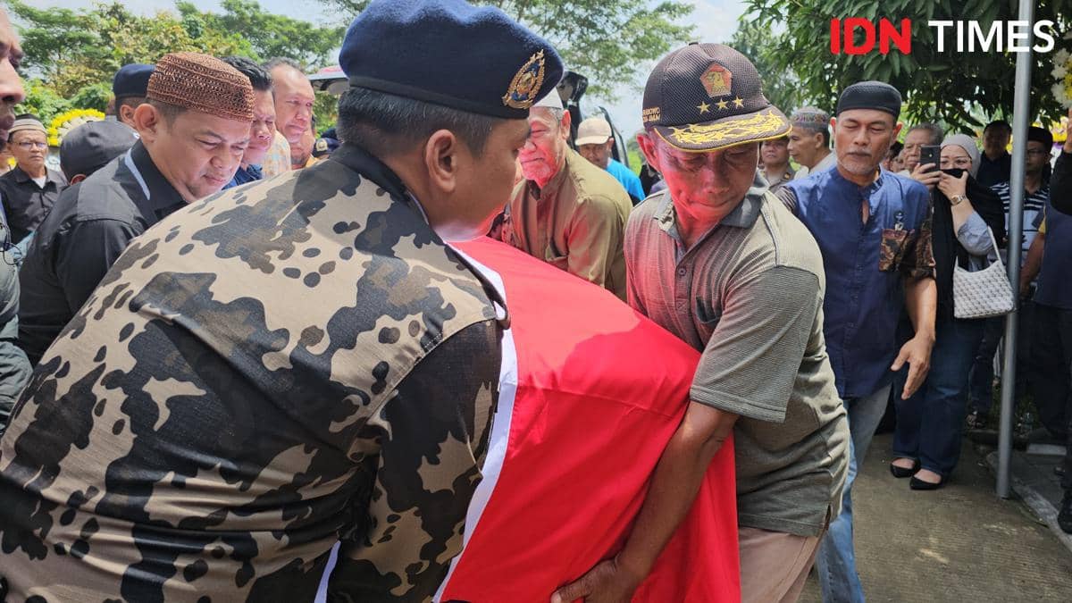 Peti jenazah Capt. Andy Dahananto di rumah duka