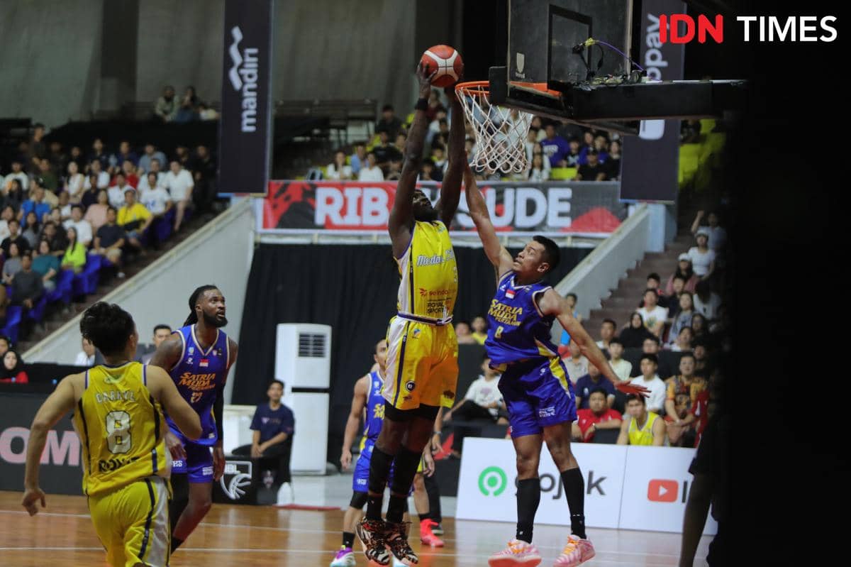 Duel SM Pertamina kontra Rajawali Medan di Gor Unimed, Minggu (25/1/2026) (IDN Times/Doni Hermawan)