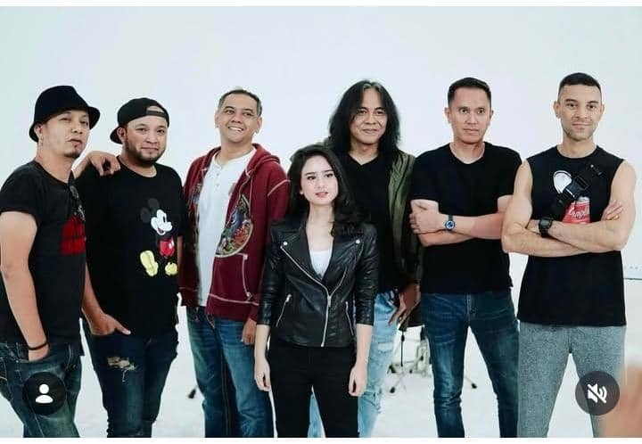 kenangan Tissa Biani dan Lucky Widja vokalis band Element