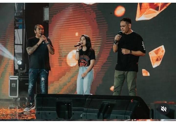 kenangan Tissa Biani dan Lucky Widja vokalis band Element