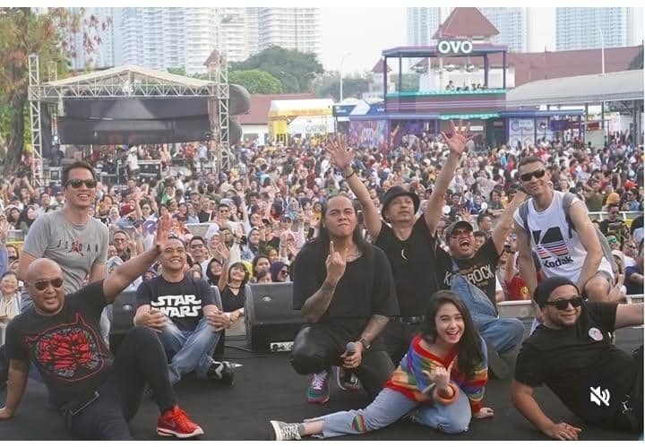 kenangan Tissa Biani dan Lucky Widja vokalis band Element