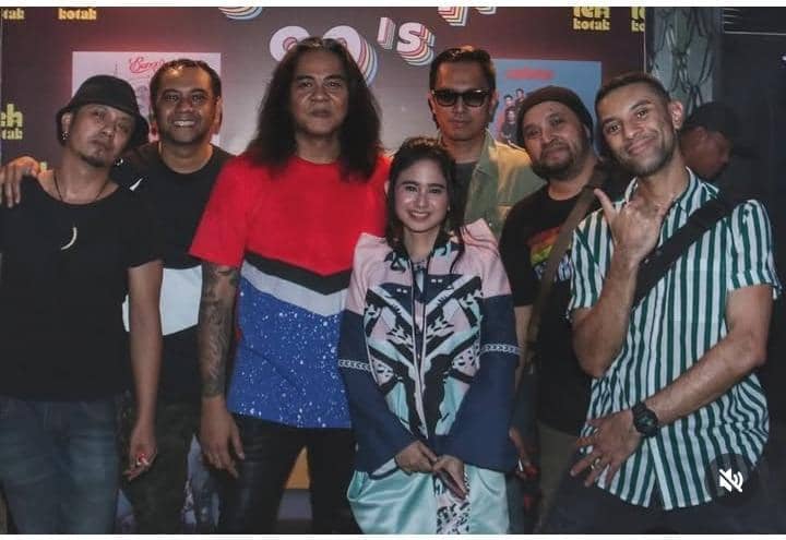 kenangan Tissa Biani dan Lucky Widja vokalis band Element