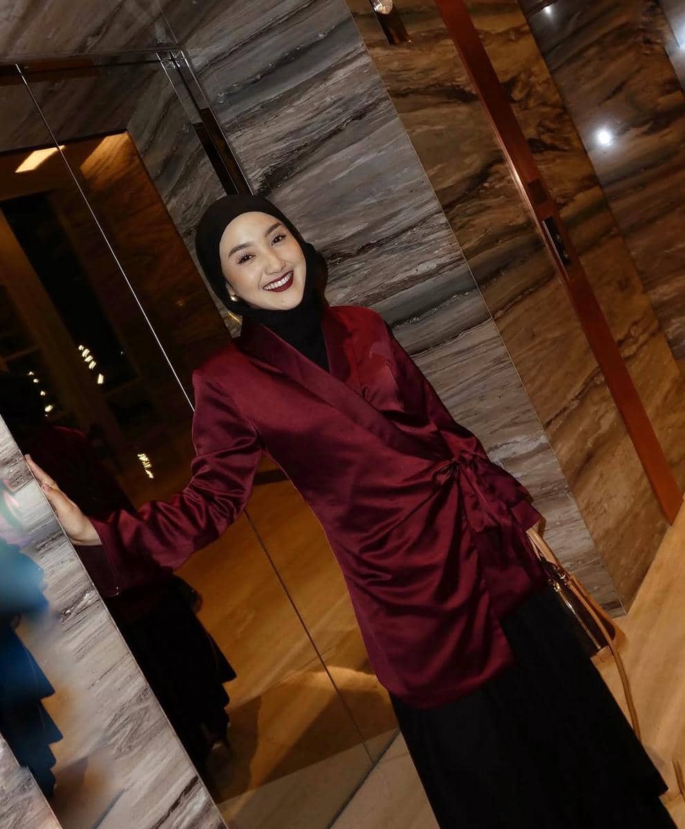 padu padan outfit merah ala Thafanya Sabila