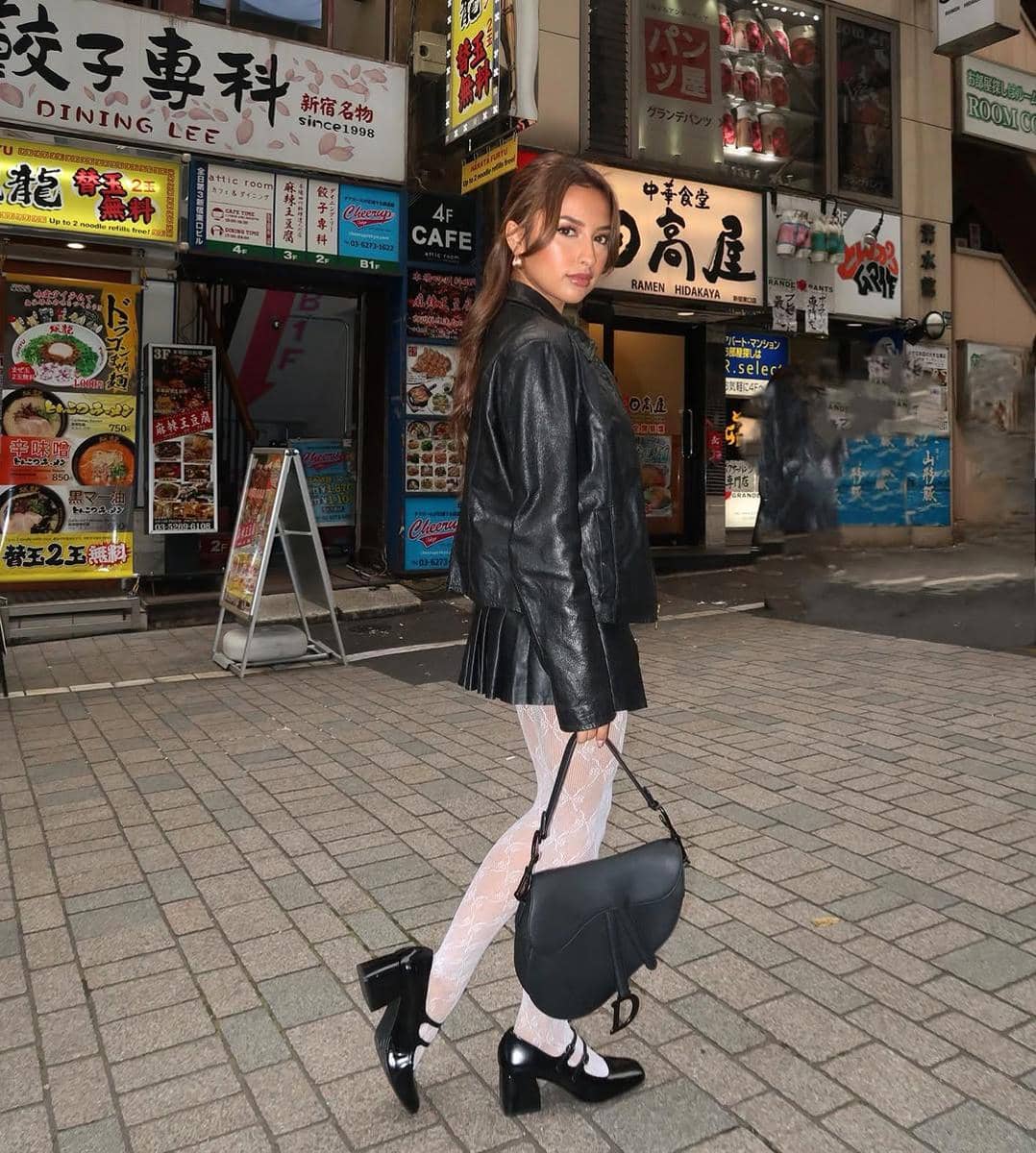 ide gaya liburan ala Jennifer Coppen 