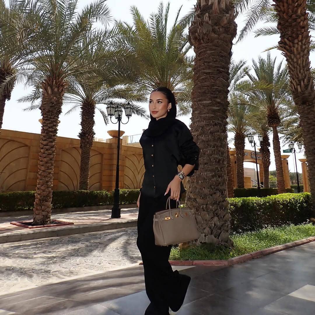 ide gaya liburan ala Jennifer Coppen 