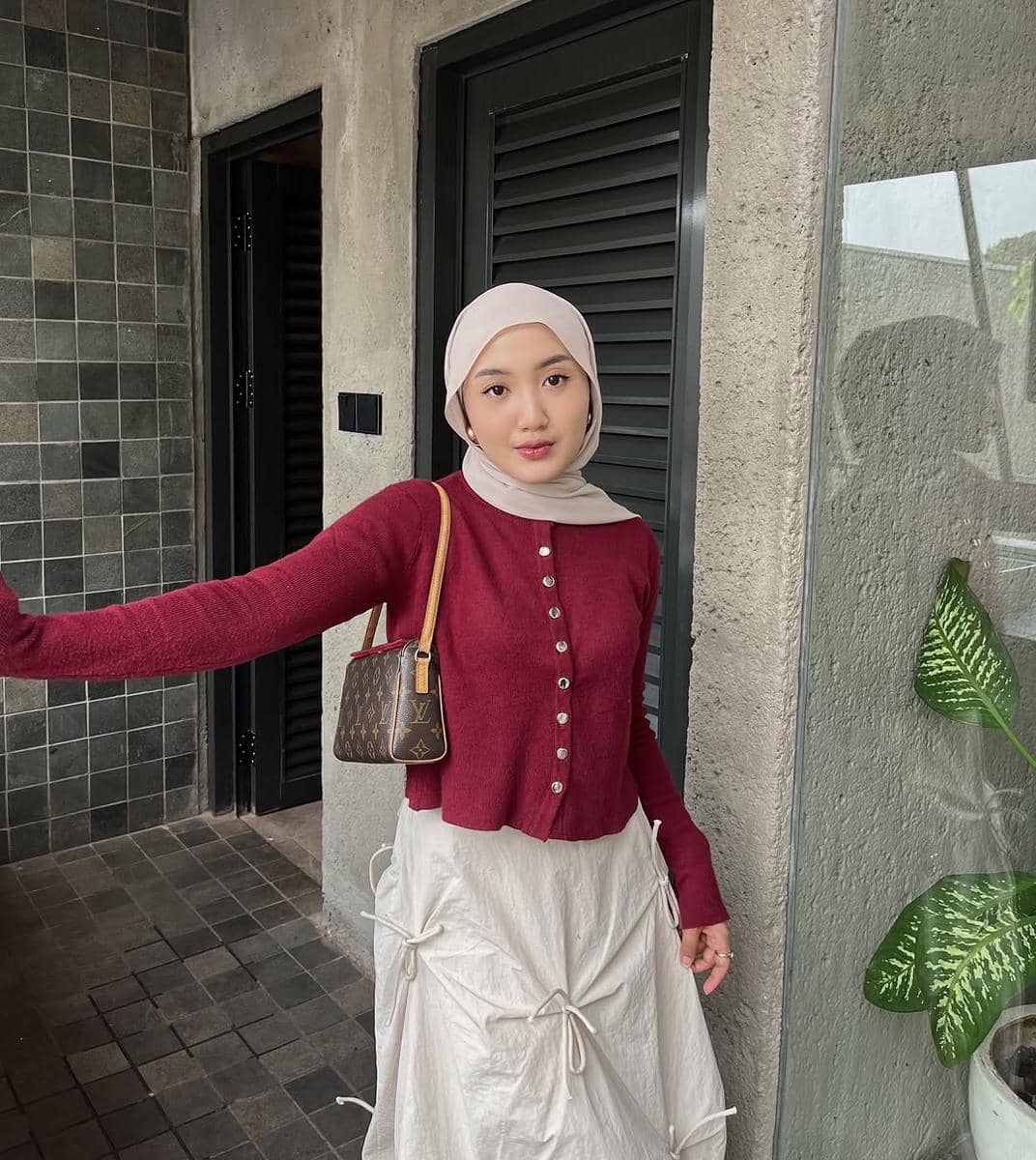 padu padan outfit merah ala Thafanya Sabila