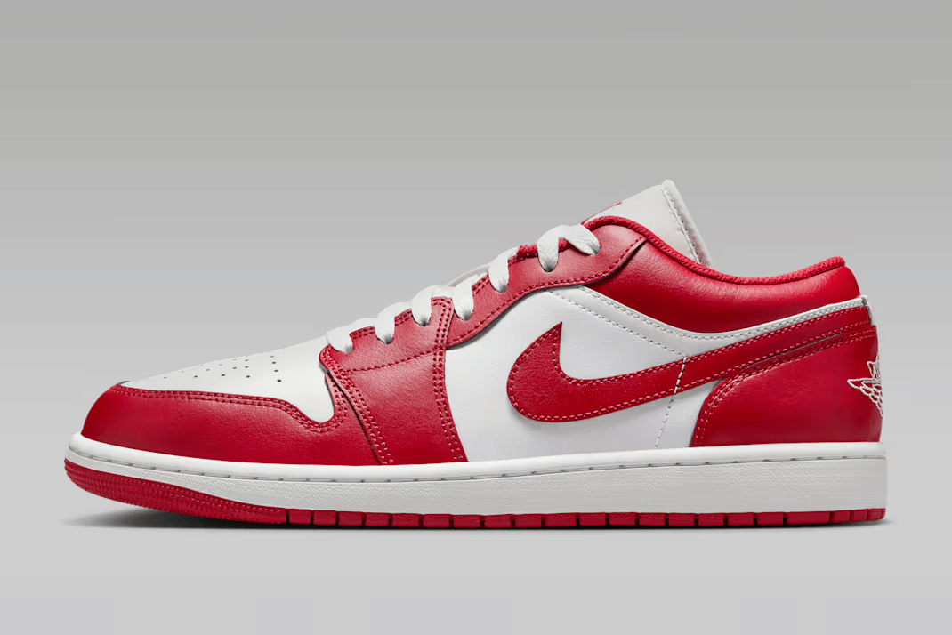 foto sneakers merah Nike