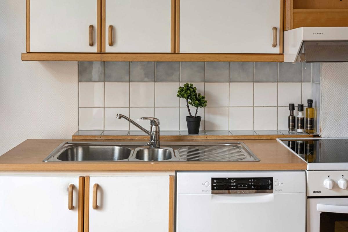 cara membersihkan kitchen sink stainless steel agar kinclong