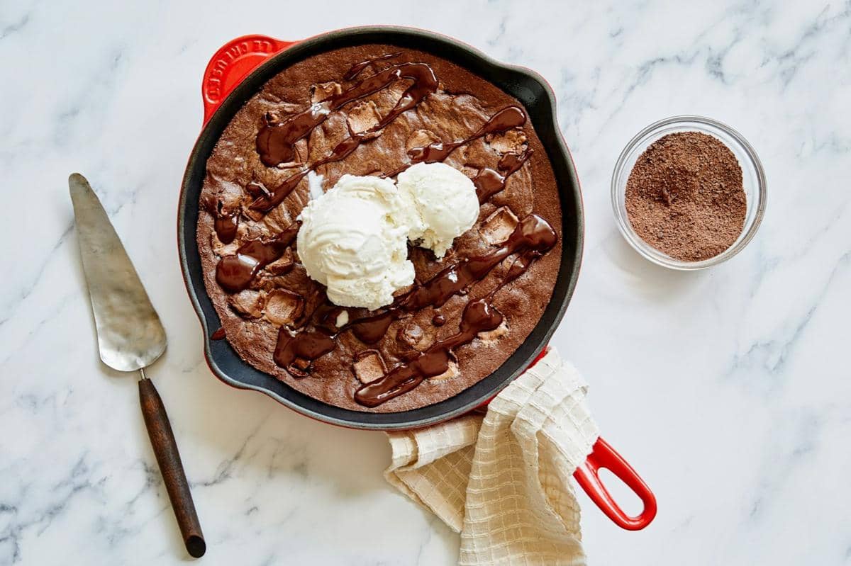 ilustrasi skillet brownie 