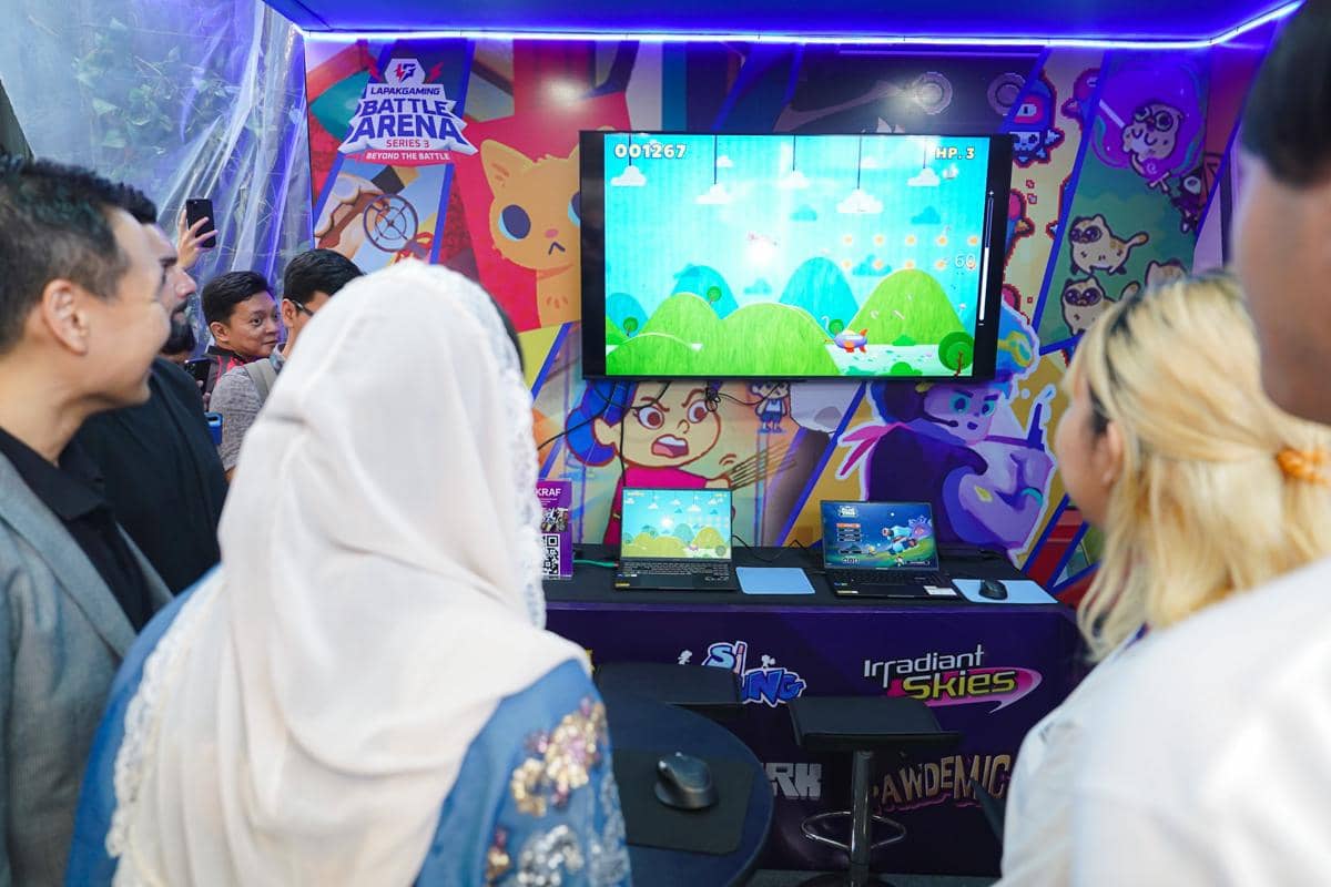 potret Wakil Menteri Perdagangan Dyah Roro Esti Widya Putri dalam pembukaan LapakGaming Battle Arena Series 3