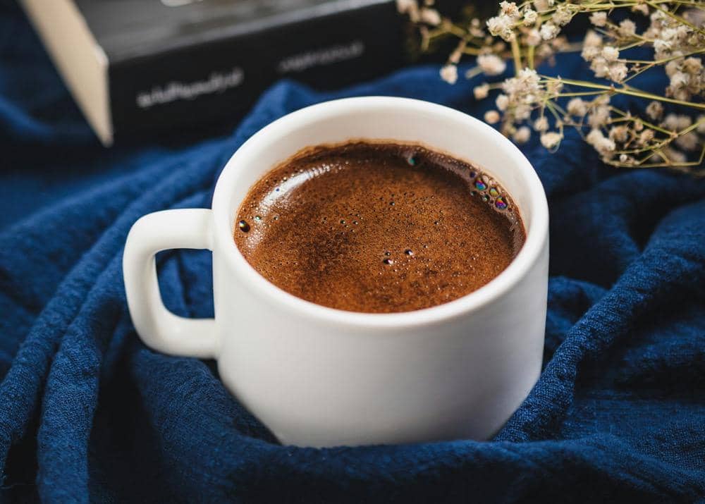 Secangkir kopi hitam