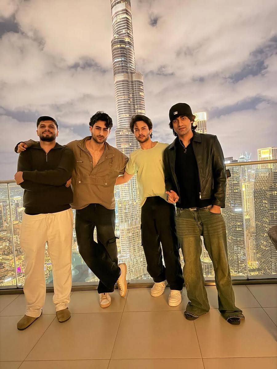 Ibrahim Ali Khan dan sahabat