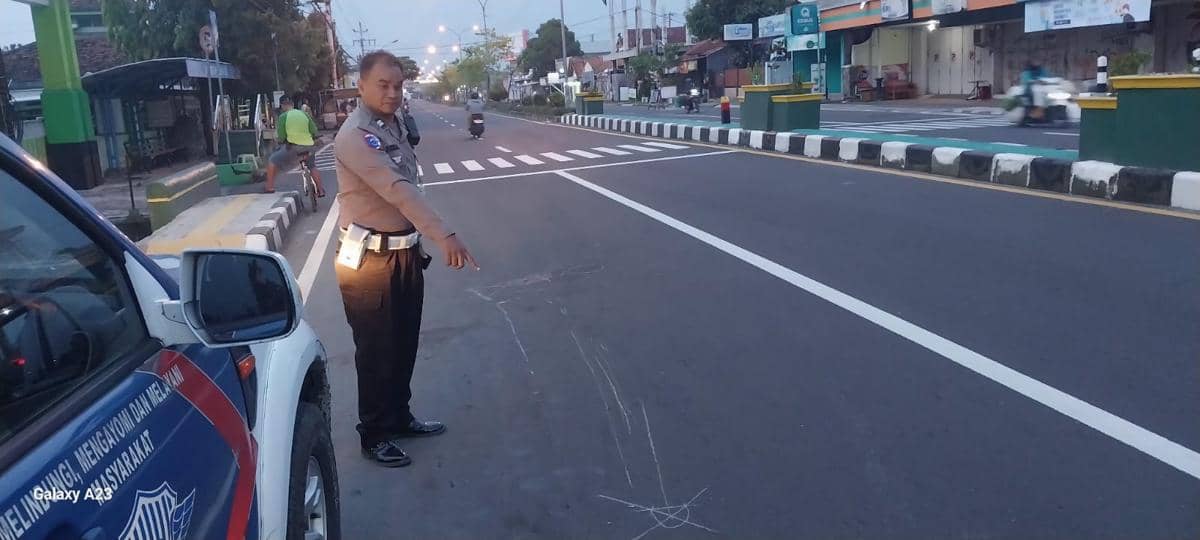 Polisi lakukan olah TKP kecelakaan lalu lintas. (Dok. Polres Bantul)