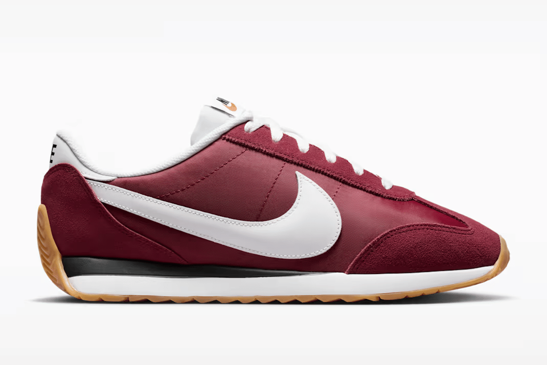 foto sneakers merah Nike