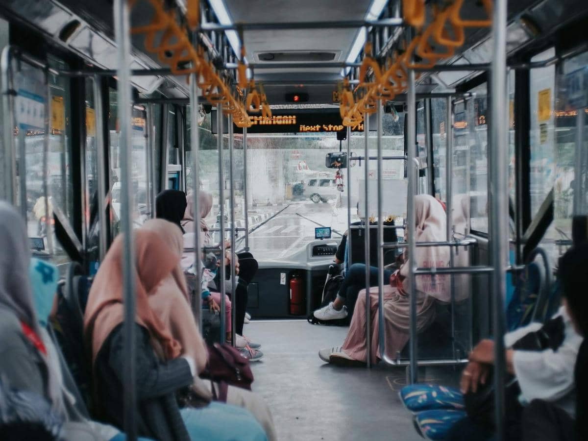 ilustrasi transportasi umum Transjakarta