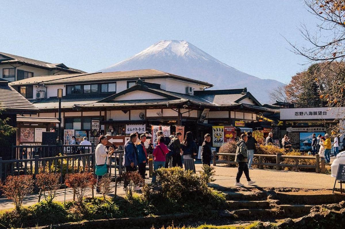 ilustrasi Oshino Hakkai Jepang