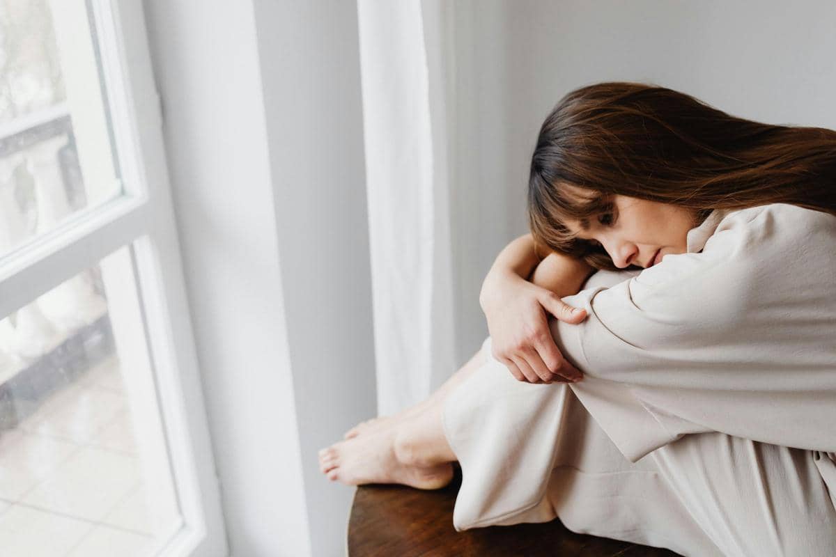 ilustrasi wanita korban love bombing