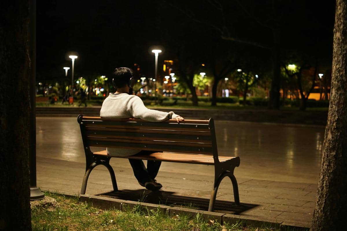 ilustrasi seseorang yang resah 