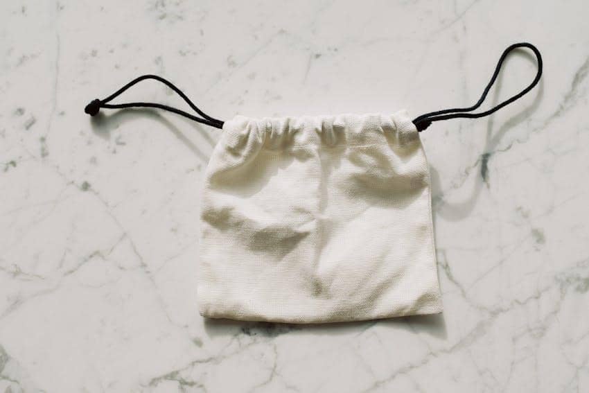 Ilustrasi pouch