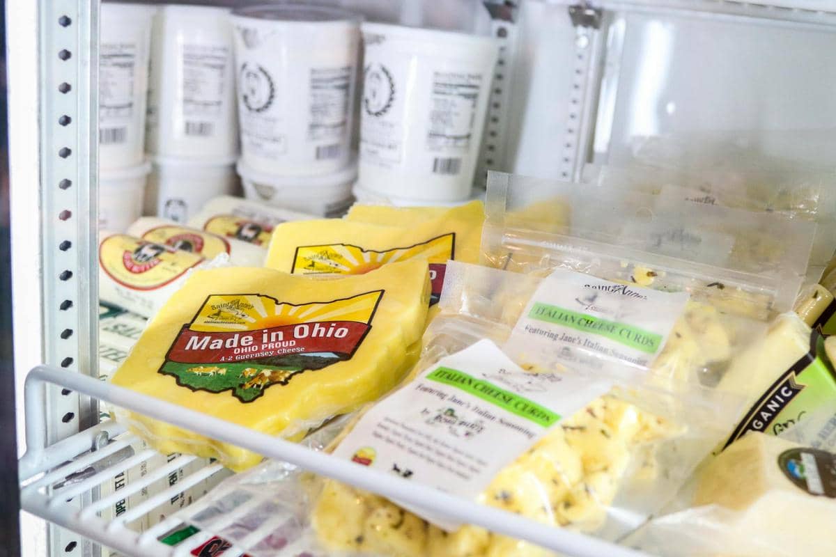 ilustrasi menyimpan keju di kulkas