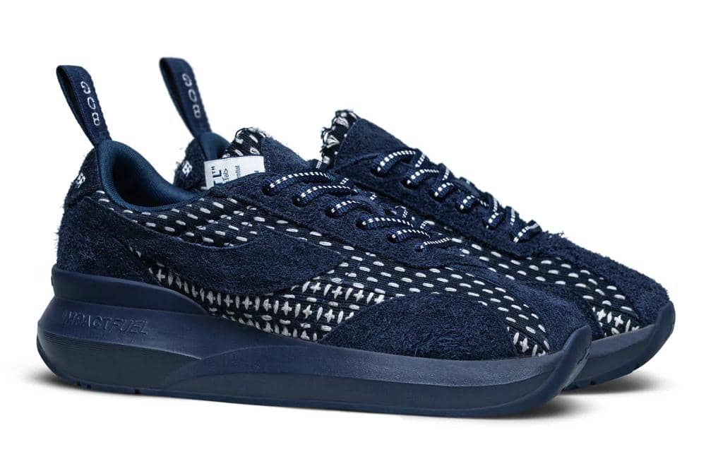 foto sepatu biru Compass